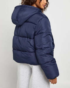 Vestes matelassées pour femmes de style fermeture éclair tendance OEM, tissu 100% polyester, manches longues, rembourrage d'hiver, respirant, veste à bulles - Product Image 2