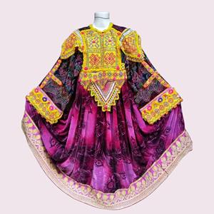 Vestido de Novia Afgano de Seda Marrón Ultra Largo y Lujoso, Muy Bordado con Trabajo de Espejo y Monedas Metálicas Tradicionales, Volumen Completo - Product Image 1