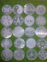 Plaques de Rechargement en Sélénite Gravées à la Main, Symboles de Géométrie Sacrée, Grilles de Cristal pour la Guérison Énergétique et la Décoration - Vente Chaude