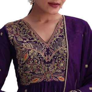 Costume Palazzo en soie violette avec Zari brodé Kurta et Dupatta Vente en gros de vêtements ethniques pour femmes Usine OEM BulkSupplierClothing - Product Image 3