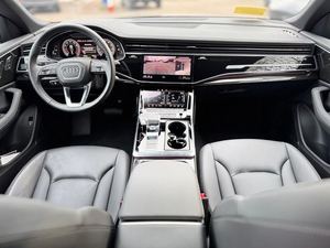 Excellent Audi Q8 quattro Premium Plus 55 TFSI 2025 d'occasion avec toit ouvrant, pack exécutif, démarrage à distance, sièges en cuir, jantes en alliage - Product Image 5