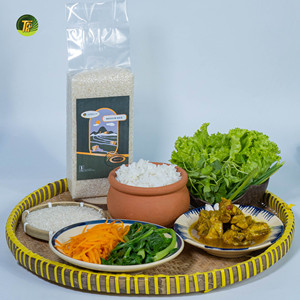 Arroz perlado vietnamita puro de calidad superior Arroz blanco de grano medio perfectamente clasificado - Product Image 1