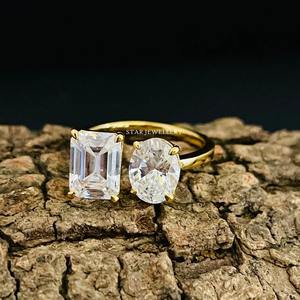 แหวนหมั้นเพชร14K ทรงรีสีทองรูปวงรีมรกต CVD IGI ได้รับการรับรองจาก Choi et Moi Christian Luxury - Product Image 1