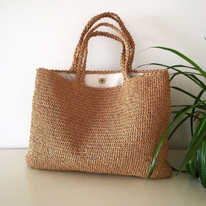 กระเป๋า The Dusk Voyager Raffia Tote BAG ทำจากเส้นใยราฟเฟียดิบ ตกแต่งด้วยวัสดุจากหญ้าทะเลและหวายสไตล์โบฮีเมียนสุดหรูในแบบฝันหวาน - Product Image 2