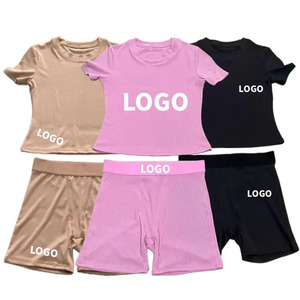 Logo personnalisé côtelé deux pièces ensemble de shorts de détente haute qualité été 2 pièces ensemble de vêtements pour femmes ensemble à manches courtes - Product Image 1
