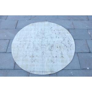 Tapis turc vintage 3,9x3,9 pieds, tapis rond, tapis en laine blanc gris à motifs floraux - Product Image 4