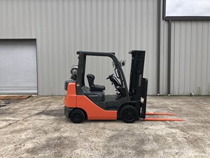Toyota Handmatige Vorkheftruck Met 3-traps Mast Voor Restaurantgebruik Met De Hand Aangedreven Door <span class=keywords><strong>Taylor</strong></span> En Heli-Kerncomponenten