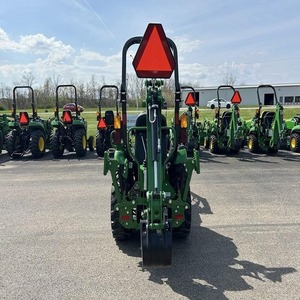 Tractor de un solo eje John Deere 2025R 4WD de 22 HP con caja de cambios y bomba para alta productividad - Product Image 3