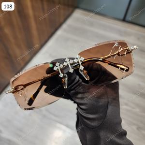 Lunettes de soleil de haute qualité pour hommes, monture en acier inoxydable classique, design croisé avec des strass, personnalisées, serties de moissanite VVS - Product Image 1