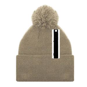 Gorro de Invierno de Punto con Puños y Pompones - Product Image 2