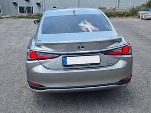 Lexus ES350 2025 Usado, Sedán de Gasolina, Automático, 5 Asientos, Auto de Lujo para Desplazamientos |   Listo para Exportar - Product Image 6