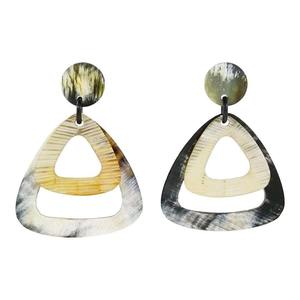 Pendientes colgantes de cuerno de búfalo pulidos únicos clásicos, juego redondo y cuadrado hecho a mano por Javed Handicrafts Animal Style - Product Image 5