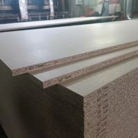 Panneaux de particules de bois mélaminé E2 4x8 15mm 18mm de qualité meuble, fabriqués aux États-Unis, capacités de conception 3D/graphique, support technique en ligne