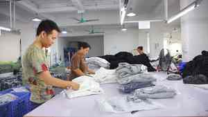 Sudadera con capucha de peso pesado diseño personalizado - Product Image 5