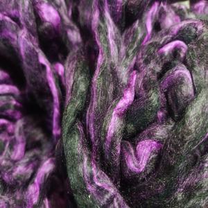 Ruban de soie de sari multicolore sur mesure en fibre de soie de sari recyclée, idéal pour les artistes en fibre de couleur verte - Product Image 2