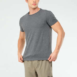 T-shirt en coton épais pour hommes T-shirt de couleur unie Coupe régulière Été essentiel pour les hommes T-shirt uni à la mode pour tenue décontractée - Product Image 6