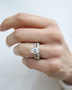 1,5 TC East West Wedding Band en oro blanco sólido de 14K Anillo apilable de eternidad de tres cuartos Joyería nupcial a juego en tendencia - Product Image 2