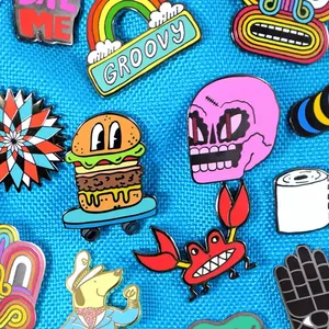 Pin de esmalte personalizado al por mayor, bonitos pines de anime, insignia de solapa de dibujos animados vintage, fabricante de artesanías metálicas para mochilas y sombreros - Product Image 2