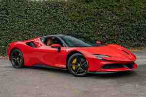 2024 SF90 Stradale AWD Volante a la Izquierda Asientos de Cuero Cámara Trasera EN Buen Estado Listo para Conducir - Product Image 6