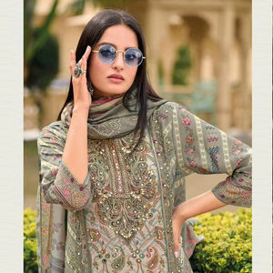 "Gracieux Maslin numérique Shalwar Kameez avec travail manuel Aari, fond rayonne, et correspondant Dupatta élégant et tendance" - Product Image 1