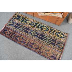 Alfombra Vintage de 2.2x4.3 pies, Alfombra Turca, Alfombra de Lana con Diseño Floral Azul - Product Image 4