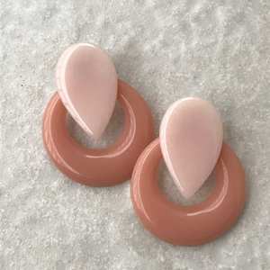 Pendientes de Resina Hechos a Mano con Forma y Color Personalizables, Diseño de Remolino, Artizon Studio AS-1712 - Product Image 1