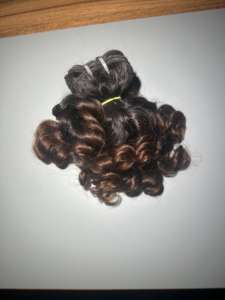 Cheveux bouclés indiens bruts de bébé Un donneur Paquets de cheveux humains du temple indien Ondulés Armure vierge Cuticule alignée Vendeur brut Cheveux humains - Product Image 4