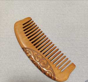 Peine de Masaje de Madera Natural Hecho a Mano, Antiestático, de Dientes Anchos, Herramienta de Masaje para el Cuero Cabelludo para el Cuidado del Cabello Saludable - Product Image 1