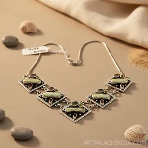 Collar Cuadrado de Moda para Mujer con Cuentas de Piedras Preciosas Plateadas, Elegante Accesorio de Joyería - Product Image 3