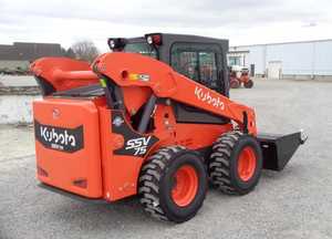 2025 Kubota SSV75 Minicargador sobre orugas con tracción en las ruedas 4x4 y accesorio de cubo usado Carga nominal de 1-5 toneladas - Product Image 3