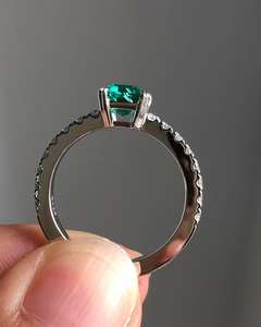 Anillo de Compromiso de Oro Sólido de 14K con Circonita Cúbica de Corte Esmeralda y Adorno Lateral de Esmeralda, Joyería de Moda, Regalo de Aniversario de Bodas para Esposa - Product Image 4