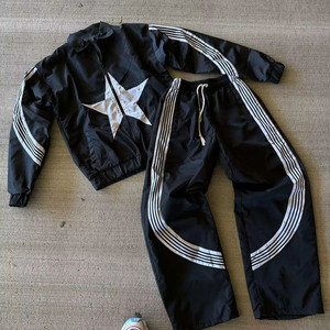 Ensemble de jogging pour hommes en nylon personnalisé pour le sport de plein air, tenue de sport pour la salle de sport, haut de fitness avec poches zippées et pantalon, survêtement - Product Image 3