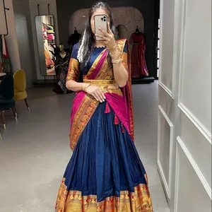 Der neue Designer im indischen Stil Twirl Ihre Mode-Leidenschaft mit diesem feierlichen und lebendigen Lehenga in viel versprechen den Farben spiegelt sich in