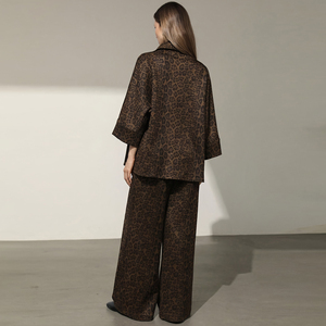 가을 패션 여성의 레오파드 무늬 뜨개질 느슨한 핏 긴팔 탑 하이 웨이스트 캐주얼 탄성 허리 와이드 레그 투피스 세트 - Product Image 6