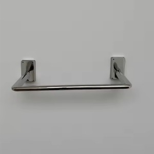 Porte-serviettes vintage en métal avec base sculptée ornée Artisanat artisanal offrant un accent décoratif pour les intérieurs - Product Image 4