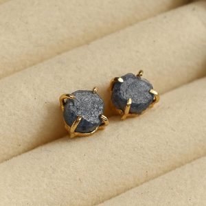 Pendientes de zafiro en bruto de 8-10mm en plata, piedra de nacimiento, pendiente de tuerca en bruto, joyería de piedras preciosas en bruto - Product Image 5