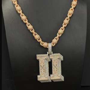 จี้เพชรโมอิสซาไนต์เงินแท้ 925 สไตล์ฮิปฮอป ดีไซน์ตัวเลขทรงบาแกตต์  พร้อมสร้อยคิวบาลิงค์  จี้ใหม่  สวยงาม - Product Image 1