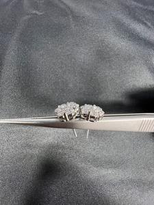 Boucles d'oreilles en diamant de laboratoire certifié IGI de marque supérieure, VVS, avec fermoir à vis en or 14 carats, bijoux fins pour femmes à prix de gros - Product Image 2