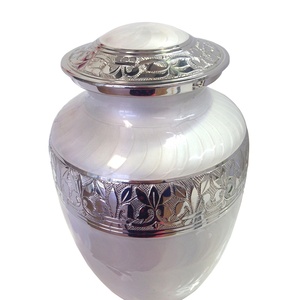 Urne funéraire pour adultes de style américain, en laiton de haute qualité, gravée, plaquée nickel, finition émail blanc, dernier design, Kayna - Product Image 2