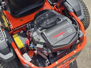 Cortadora de Césped Comercial de Giro Cero Kubota Z452KWTi-60 2025, Cortadora de Césped a Gasolina con Motor EFI de 24 HP - Product Image 5