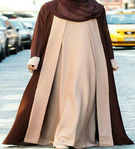 Abaya marrón oscuro con detalles en color crema en las mangas y la parte delantera. Disponible a precios de mayoreo. - Product Image 2