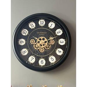 Orologio da parete rotondo vittoriano con ruota - Product Image 2