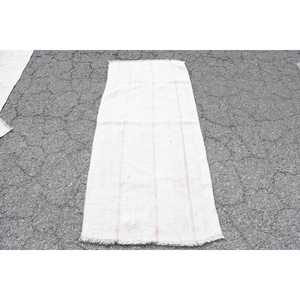 พรมขนสัตว์ตุรกีขนาดเล็ก 2.5x5.8 ฟุต (75x178 ซม.) สีขาววินเทจลายปะติดปะต่อ พร้อมแผ่นรองยางลาเท็กซ์ - Product Image 1