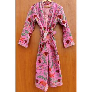 เสื้อคลุมลำลองกำมะหยี่ผ้าฝ้ายแบบพลิกกลับได้สวยงามสำหรับฤดูหนาวพร้อมกระดุมตกแต่งของขวัญที่สมบูรณ์แบบสำหรับชุดเจ้าสาว - Product Image 2