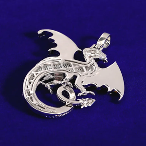 Pendentif Dragon Glacé pour Homme Bijoux Hip Hop Moissanite Argenté avec Ailes Rouges et Jaunes - Product Image 2