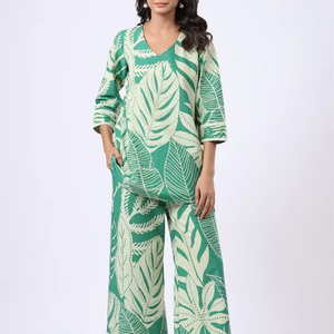 Conjunto de ropa de dormir con cuello en V y estampado verde para mujer, Conjunto personalizado de manga 3/4 para mujer, venta al por mayor, hojas de plátano hawaianas - Product Image 1