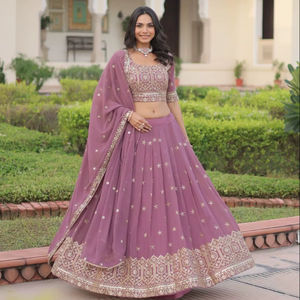 Lehenga Choli de style designer de luxe avec broderie et paillettes, idéal pour les mariages, les fiançailles, les festivals, les soirées, pour femmes - Product Image 1