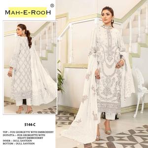 Costume pakistanais au design élégant avec broderie complexe, parfait pour les occasions festives, disponible au meilleur prix - Product Image 3