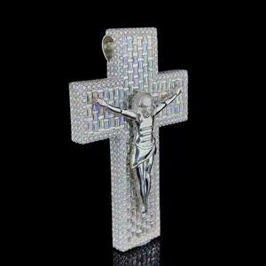 Colgante de Diamante Jessos con Corte Cruzado Moderno en Plata de Ley para Colecciones de Joyería y Conjuntos de Regalo Disponible para la Venta - Product Image 2