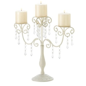 Bougeoir en métal de couleur blanche au design de luxe avec 3 bras et cristal suspendu pour les tailles de 32cm x 57cm x 16cm - Product Image 1